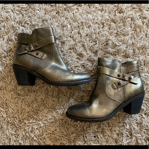 OTBT Shoes - COPY - Otbt metallic gold boots • bexar • size 7.5